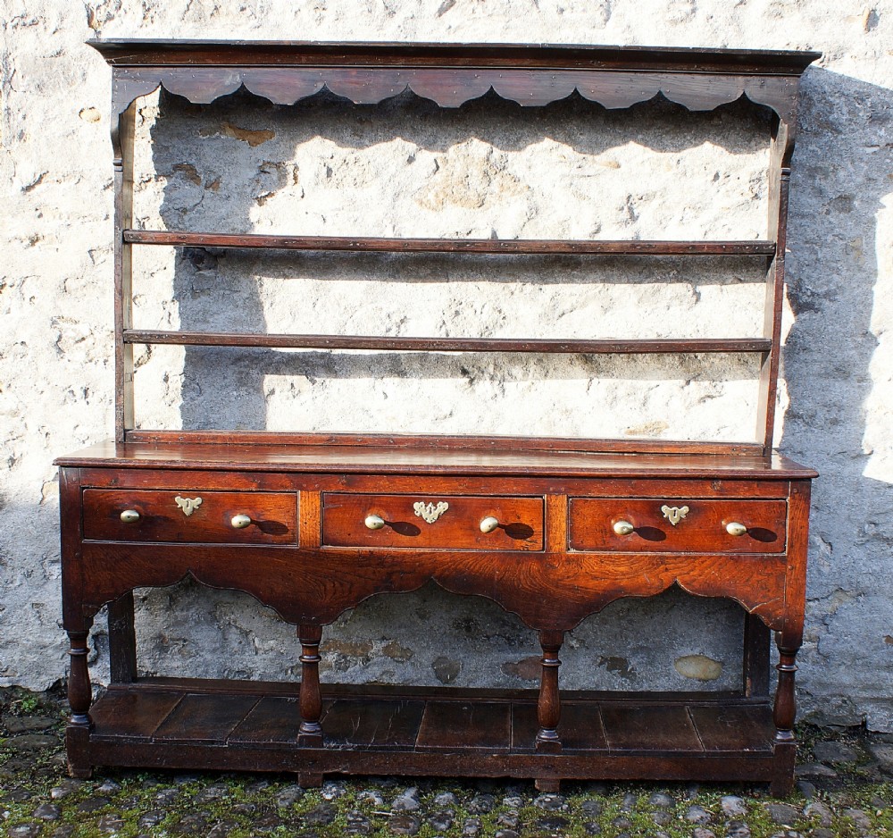 18th Century Montgomeryshire Oak Dresser and Rack View IX