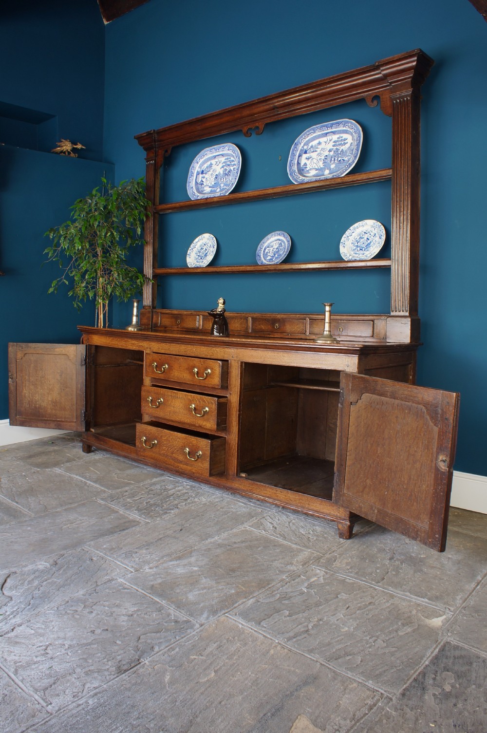 18th Century Oak Dresser And Rack. View IV