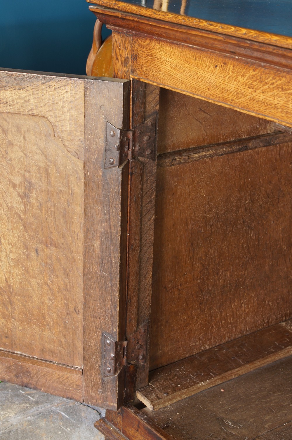 18th Century Oak Dresser And Rack. View VII