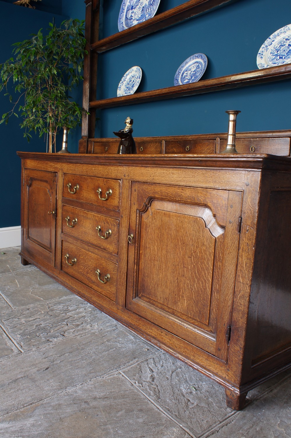 18th Century Oak Dresser And Rack. View VIII