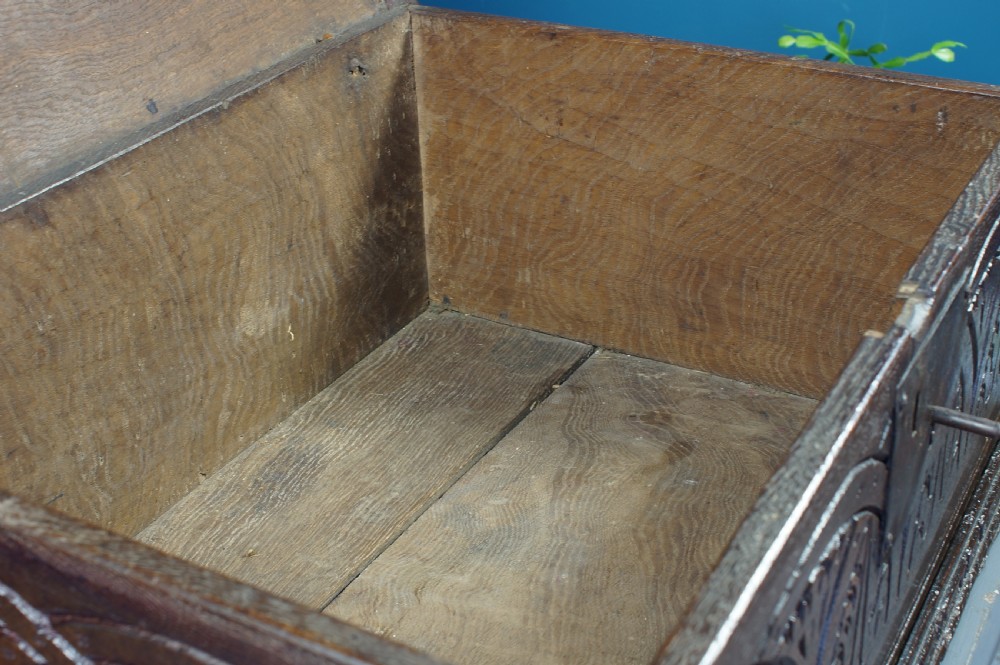 Early 17th century oak bible box. View V