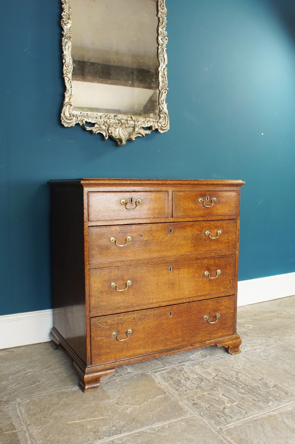 A small Georgian Oak chest of drawers. View V