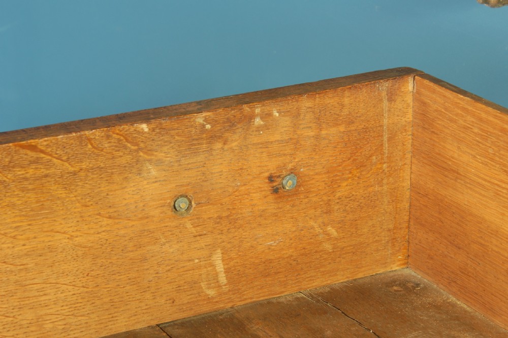 A small Georgian Oak chest of drawers. View X