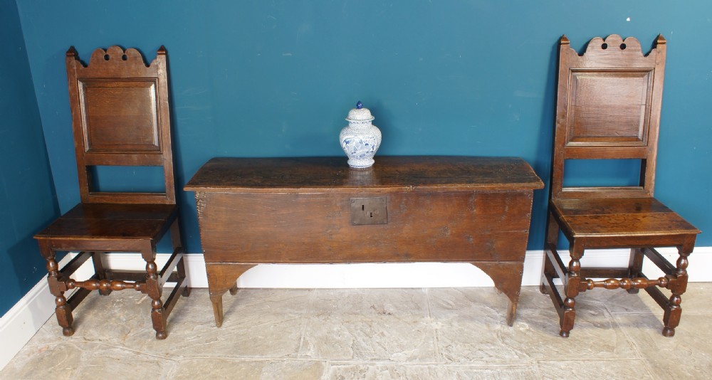 Early 17th Century Oak coffer. View VI