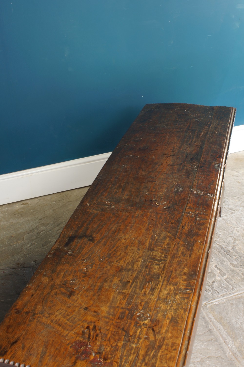 Early 17th Century Oak coffer. View III