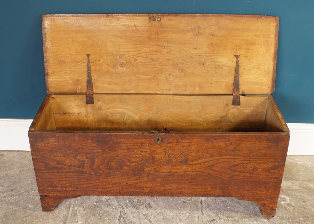 Small Georgian Elm Coffer. View V