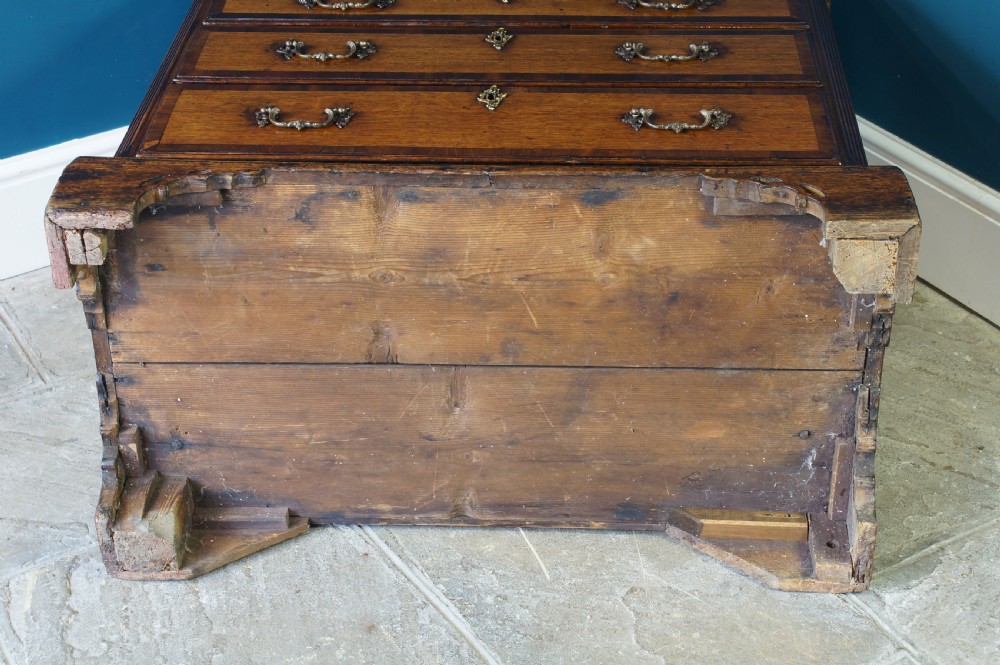 Small 18th Century Oak Chest of Drawers. View VIII