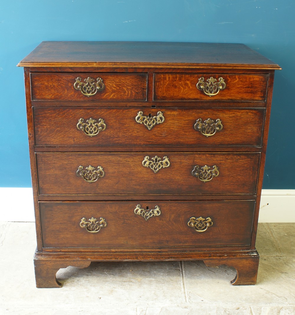 Small Oak Chest of Drawers View VIII