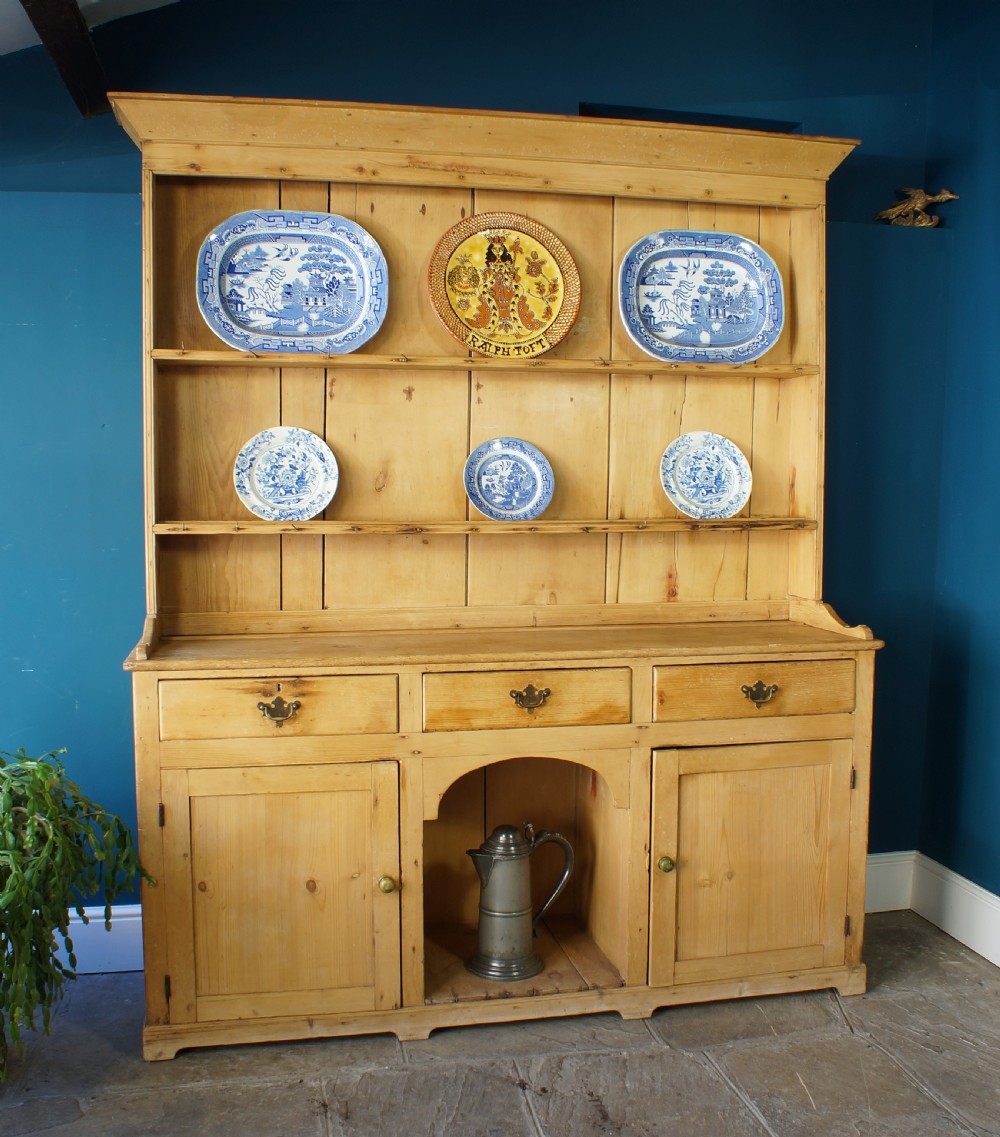 19th century Pine Dresser and rack.