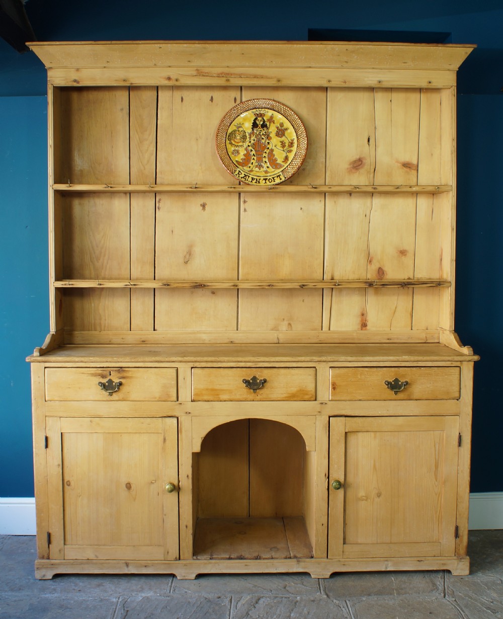 19th century Pine Dresser and rack. View III