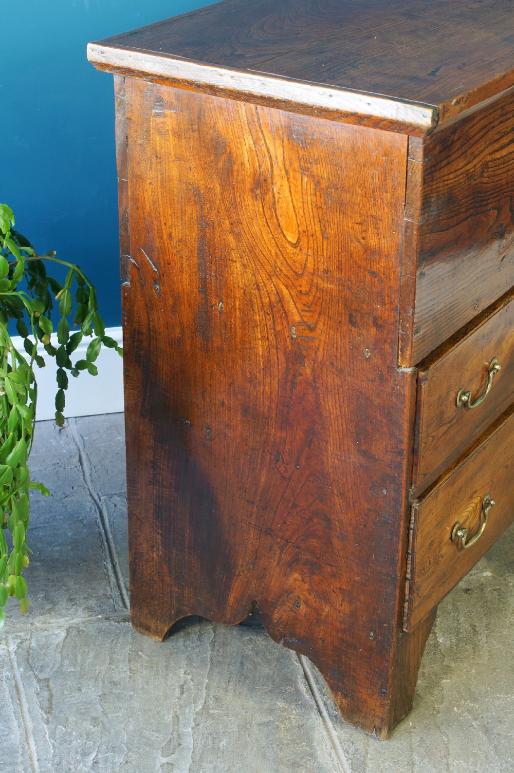 A Georgian elm mule chest featuring a hinged top lid over two wide drawers with brass swan-neck handles. View VIII
