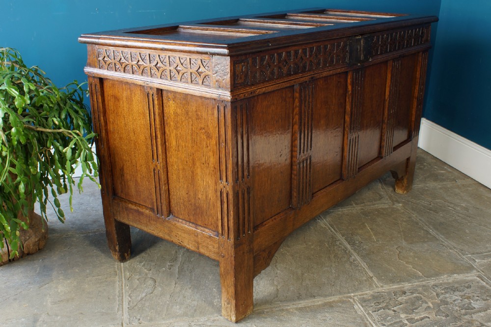 17th Century Oak Coffer. View VI