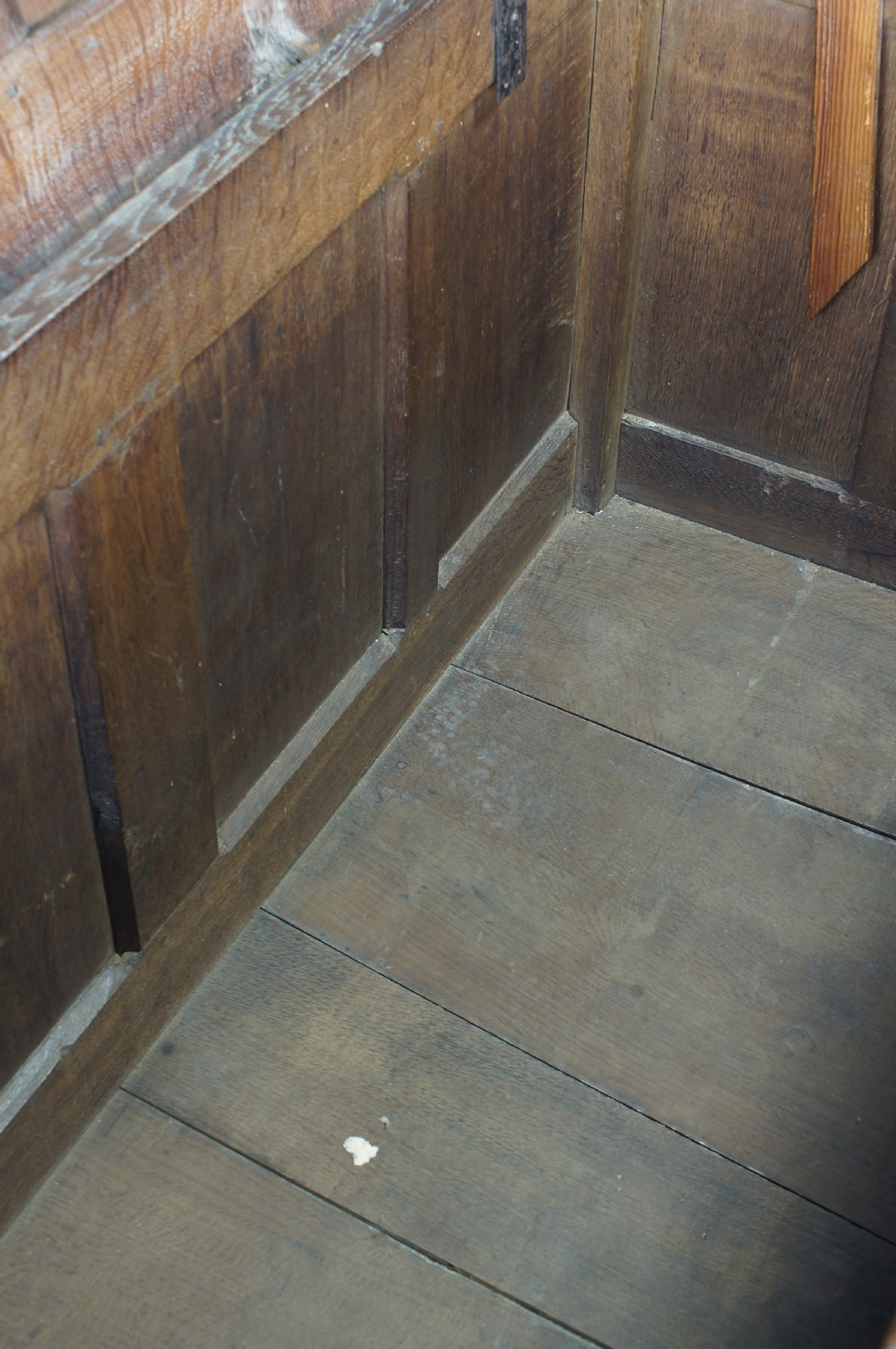 17th Century Oak Coffer. View VII
