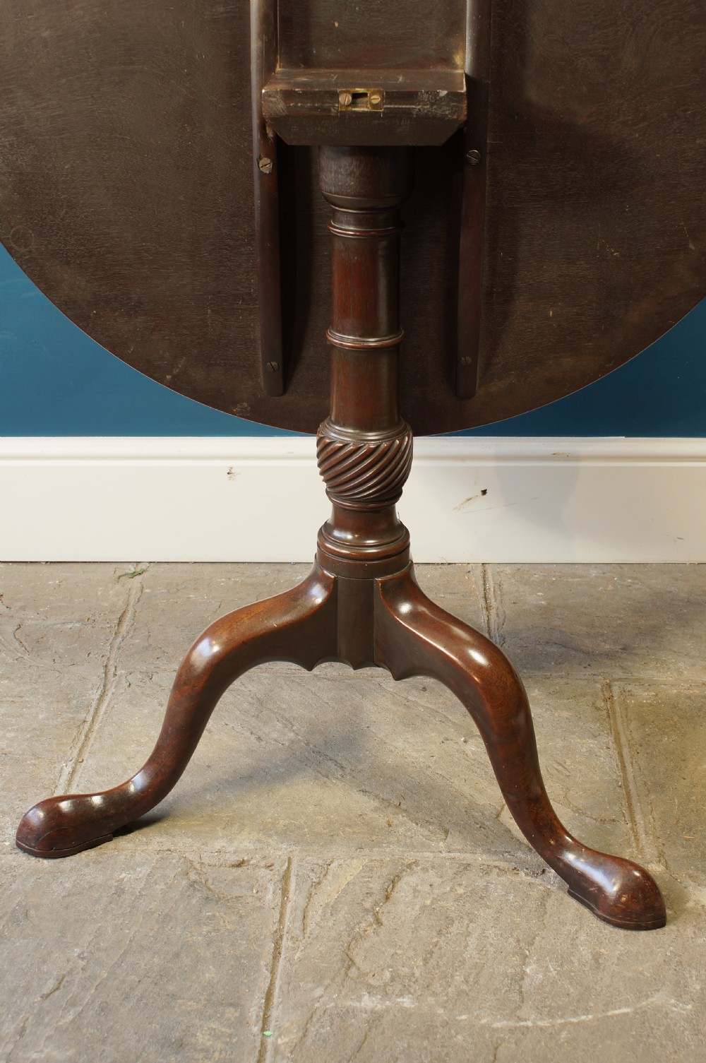 A fine 18th Century Mahogany Tripod Table. View III