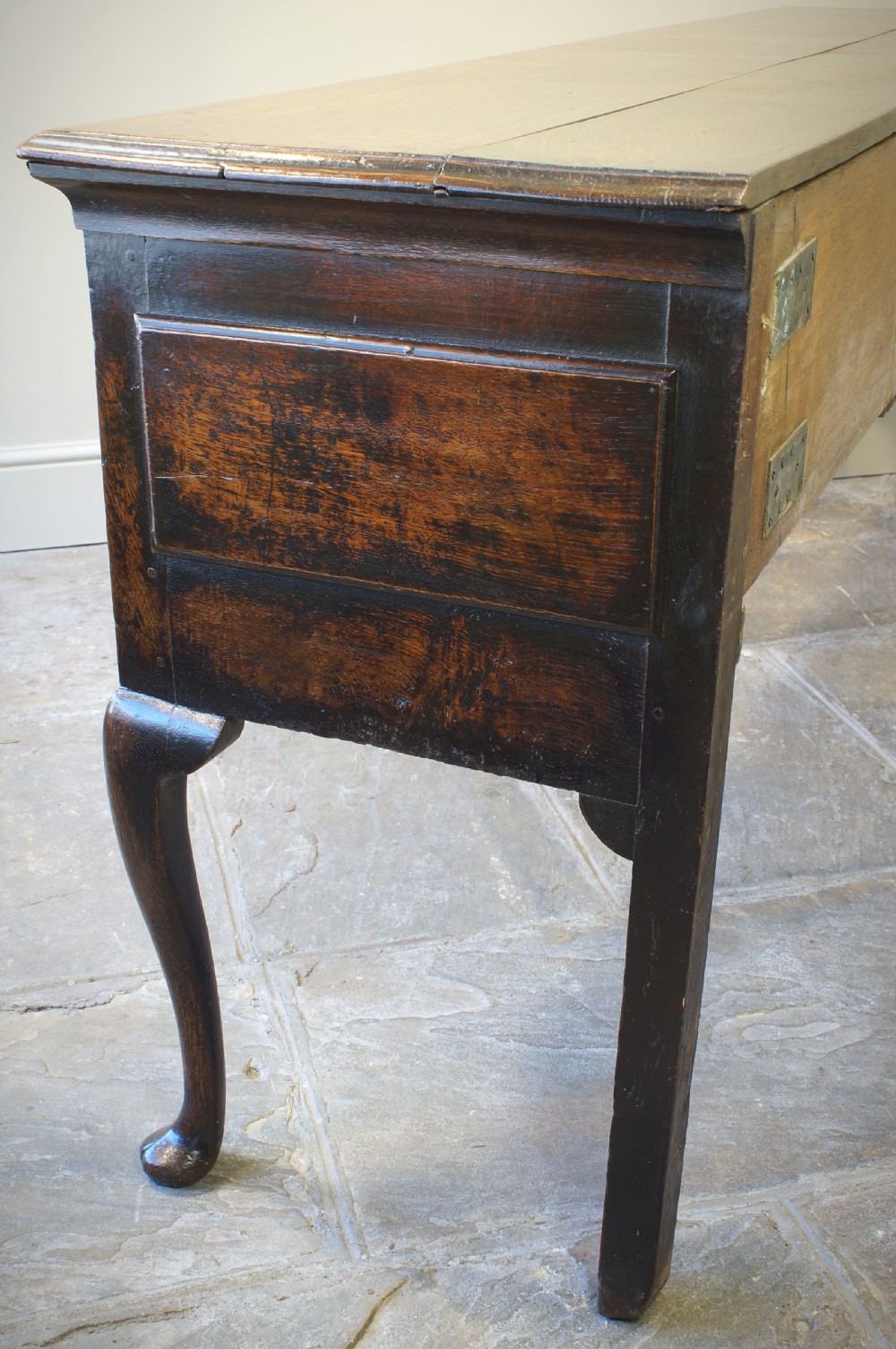 18th Century Oak  Cabriole legged Dresser. View VIII