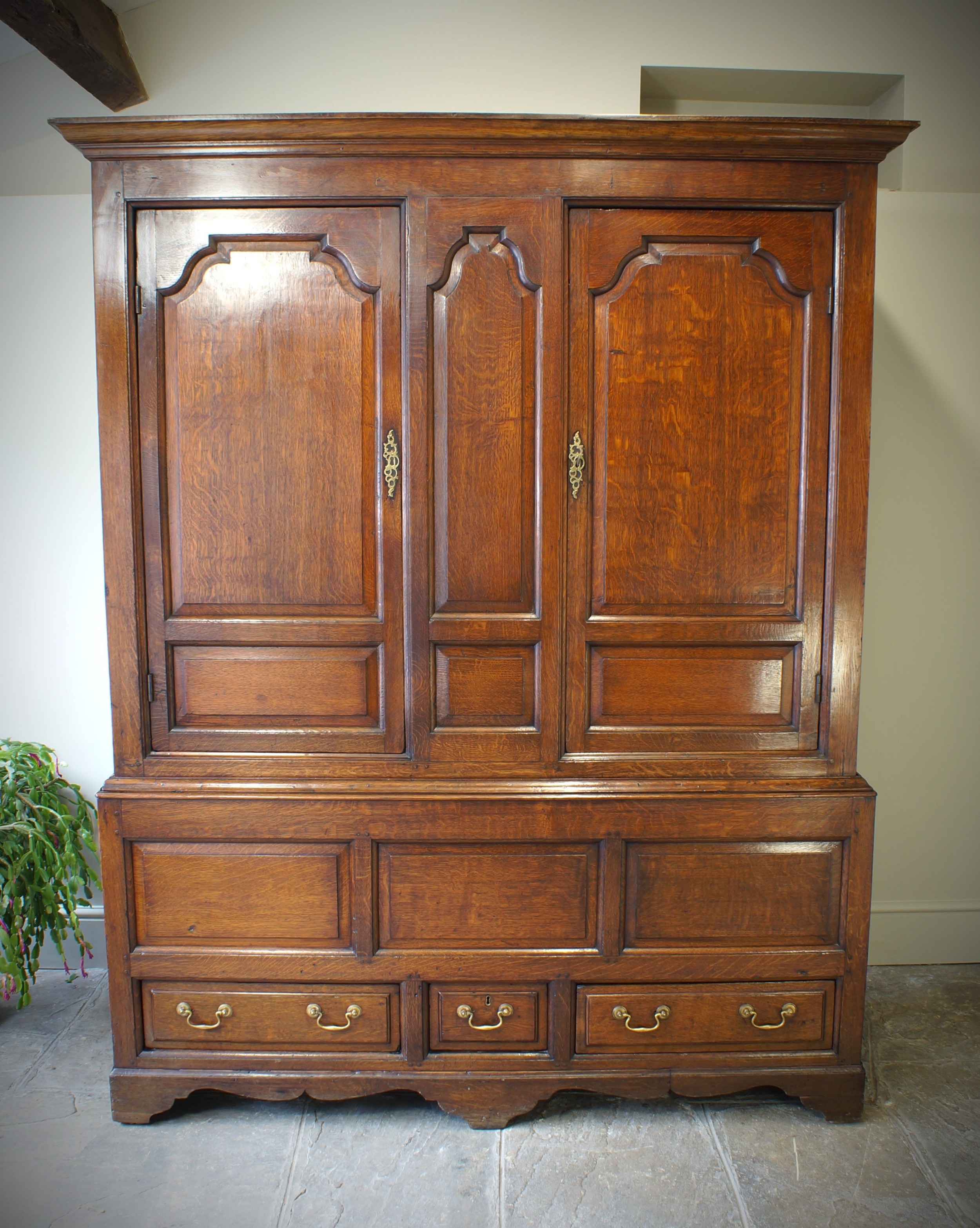 18th Century Oak Linen Press Cupboard/Wardrobe.