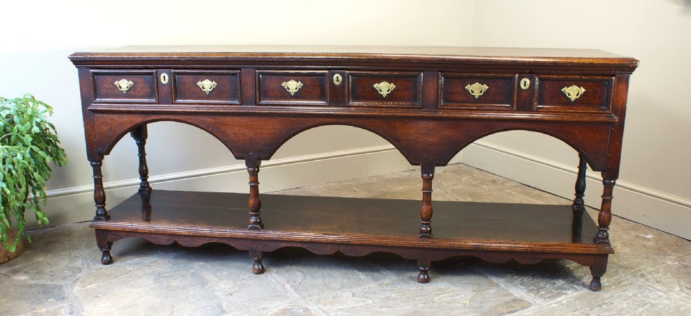 Early 18th Century Oak Dresser Base. View VI