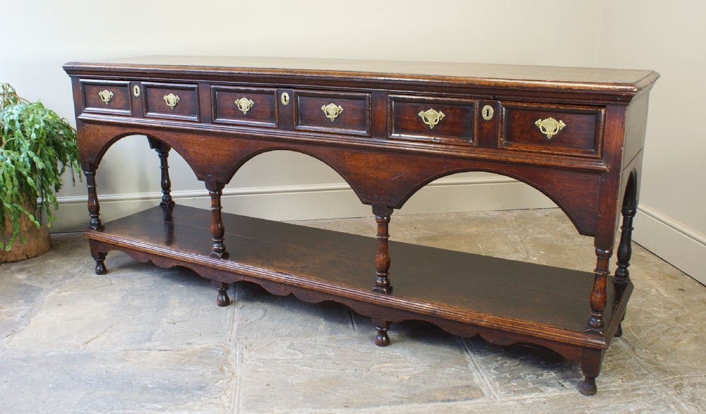 Early 18th Century Oak Dresser Base. View VII