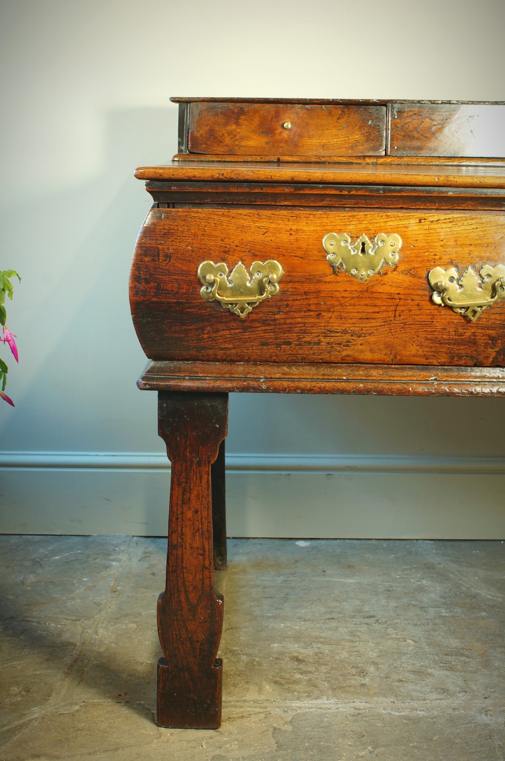 A Rare Late 17th Century Elm Dresser. View V