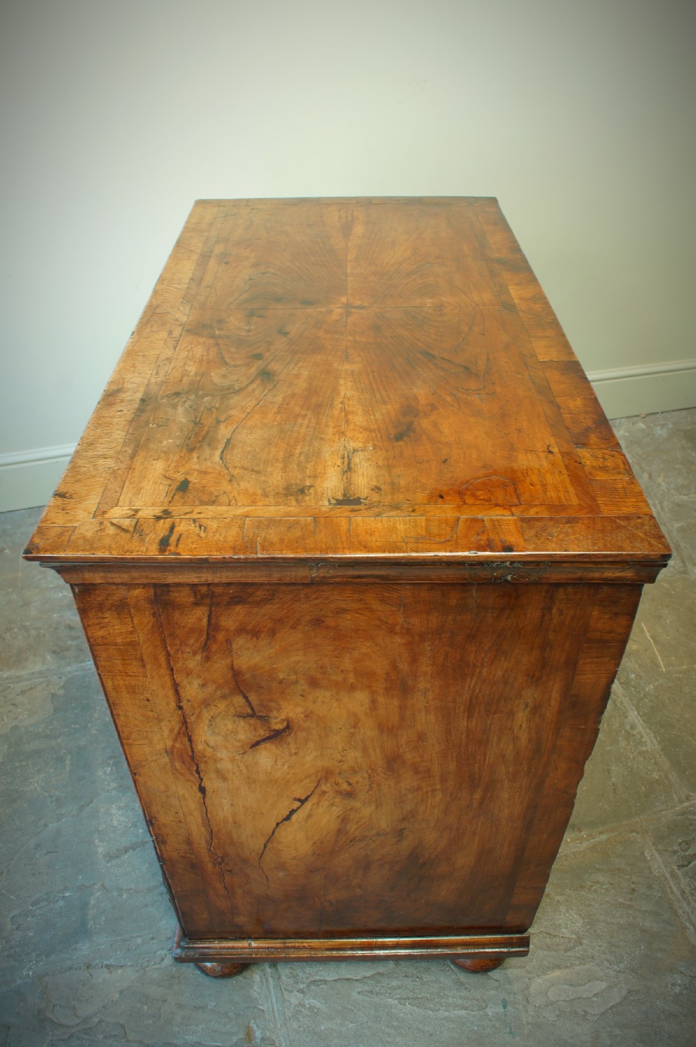 Early 18th Century Walnut Chest Of Drawers View II