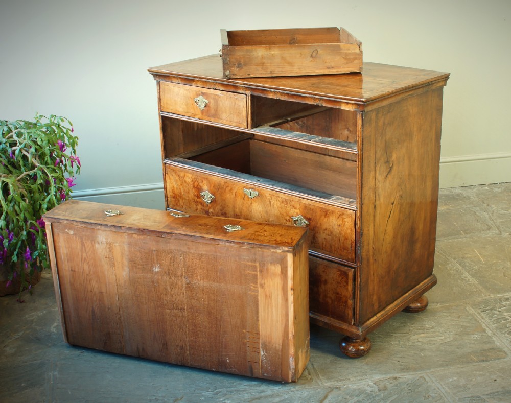 Early 18th Century Walnut Chest Of Drawers View III