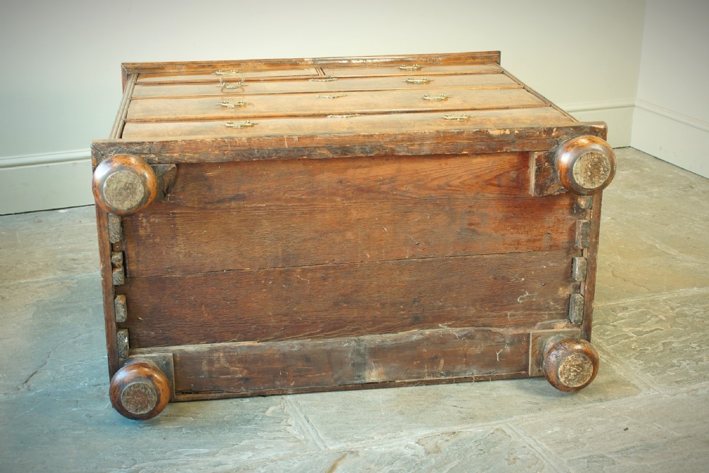 Early 18th Century Walnut Chest Of Drawers View V