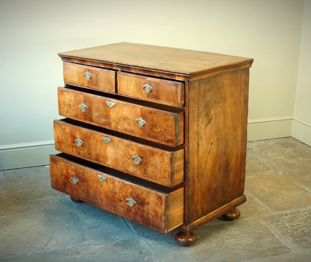 Early 18th Century Walnut Chest Of Drawers View IX