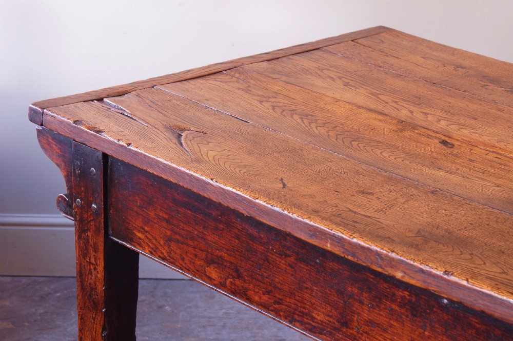 English 18th Century Oak Farmhouse Dining Table View II