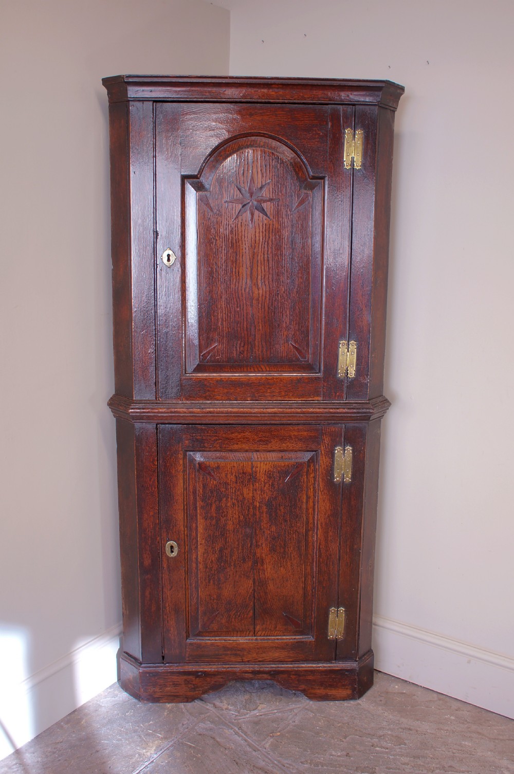 Small Early 18th Century Corner Cupboard View XVII
