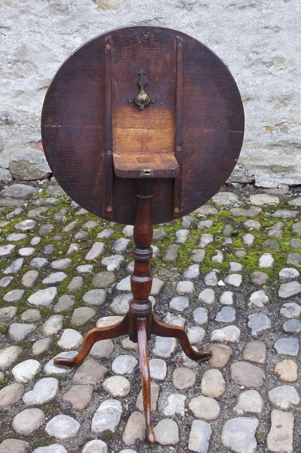 A Small  Georgian Oak Tripod Lamp / Wine Table View XI