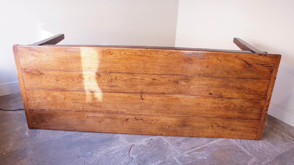 English 18th Century Oak Farmhouse Dining Table View VIII