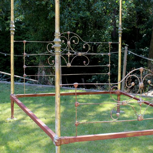fig 1. Super King Cast Iron Four Poster Bed in Gold