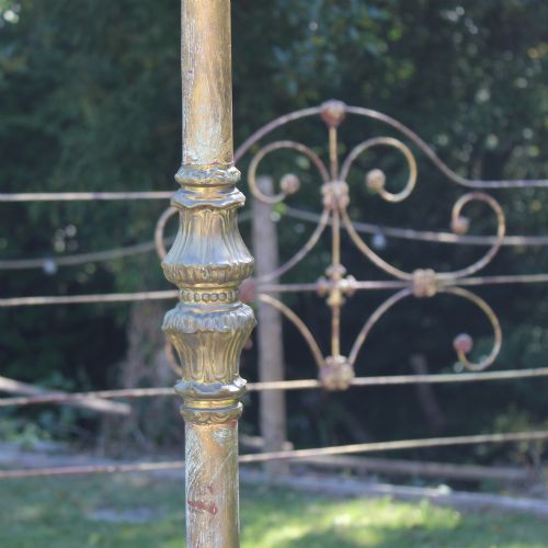 fig 2. Super King Cast Iron Four Poster Bed in Gold