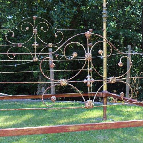 fig 3. Super King Cast Iron Four Poster Bed in Gold