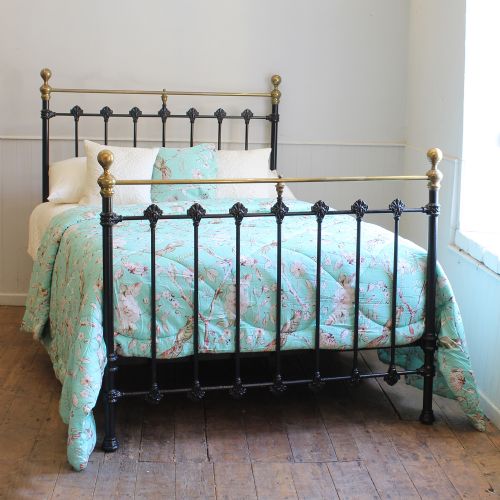 Double Antique Bed in Black