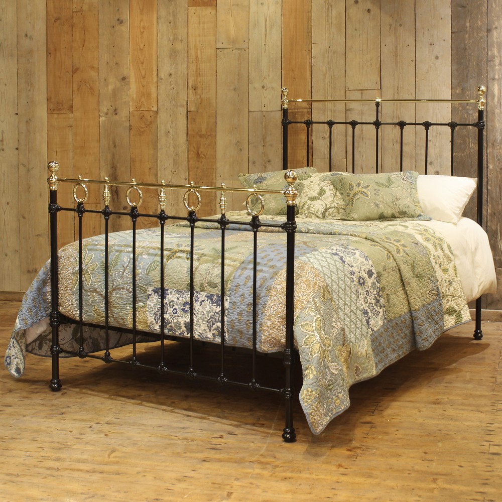 Double Antique Bed in Black (BASE INCLUDED)