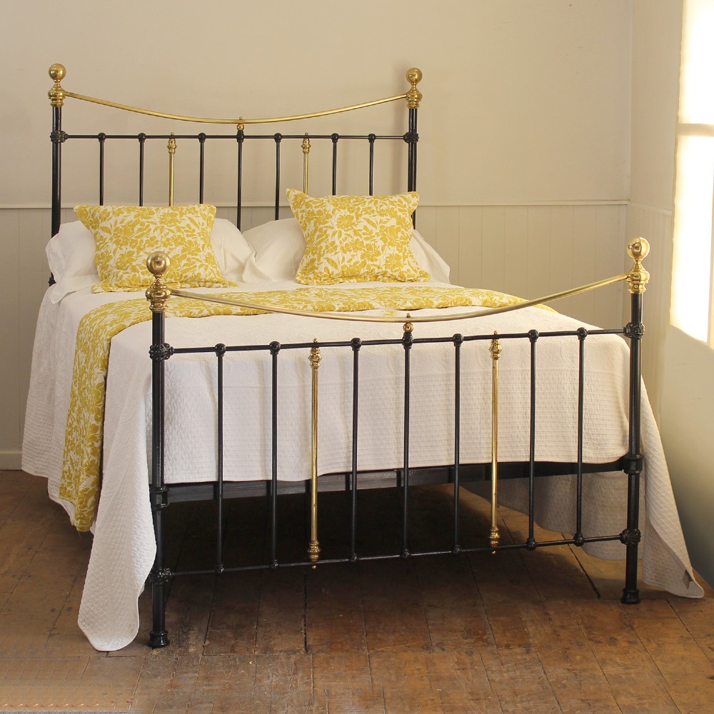 Double Antique Bed in Black with Curved Brass Rails