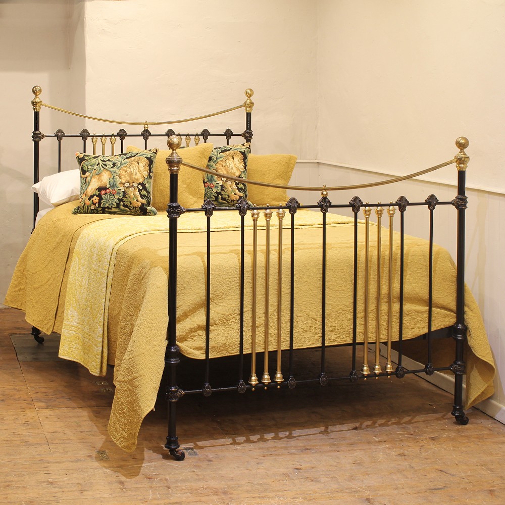 Double Antique Bed in Black