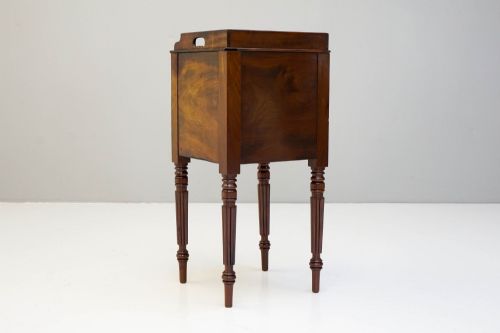 SINGLE MAHOGANY BEDSIDE CUPBOARD - ADDITIONAL PHOTO 6