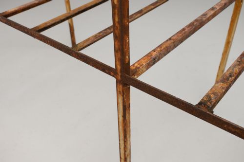 METAL TABLE - ADDITIONAL PHOTO 4