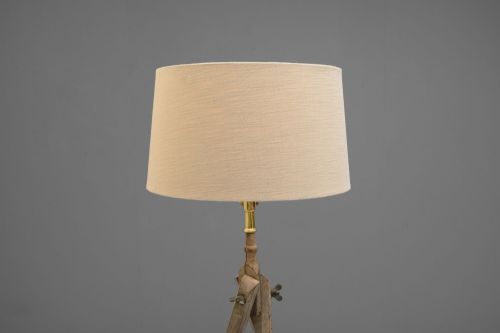 TRIPOD LAMP - ADDITIONAL PHOTO 2