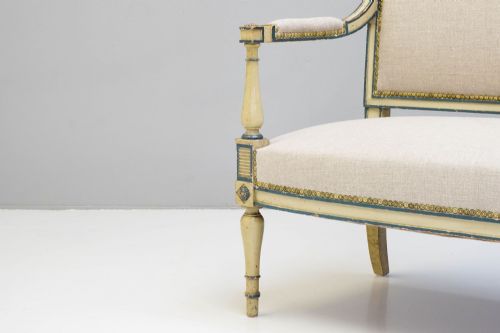 TWO SEAT SETTEE - ADDITIONAL PHOTO 5