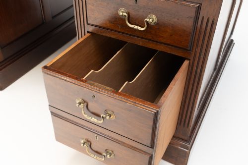 MAHOGANY PEDESTAL DESK - ADDITIONAL PHOTO 6