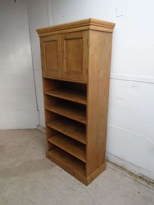A Lovely Victorian Antique Pine 1 Piece Bathroom /Towel Storage Cupboard