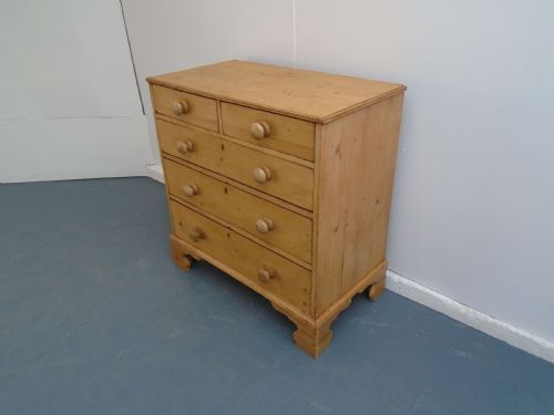 A Cracking Small Georgian Antique Pine Waxed 5 Drawer Chest of Drawers
