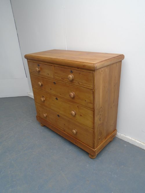 A TALL PLANK END VICTORIAN ANTIQUE PINE WAXED 5 DRAWER CHEST OF DRAWERS