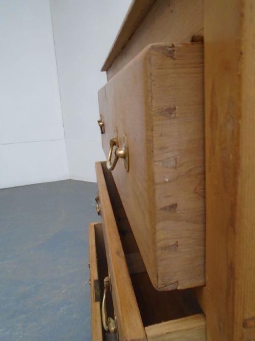 AN EARLY VICTORIAN ANTIQUE PINE WAXED 3 DRAWER SMALL CHEST OF DRAWERS - ADDITIONAL PHOTO 8