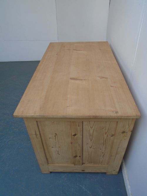 A LARGE ANTIQUE OLD PINE PANELLED VICTORIAN OFFICE DESK TO PAINT WAX - ADDITIONAL PHOTO 4
