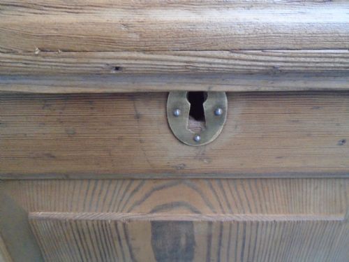 A LARGE GEORGIAN ANTIQUE PINE WAXED MULE CHEST - ADDITIONAL PHOTO 8