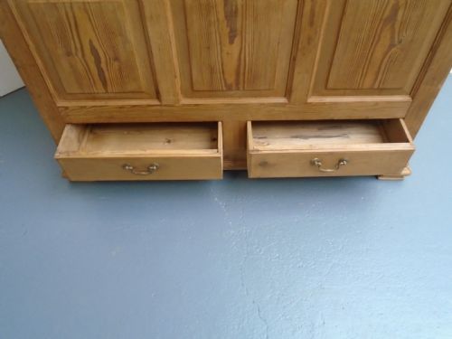 A LARGE GEORGIAN ANTIQUE PINE WAXED MULE CHEST - ADDITIONAL PHOTO 9